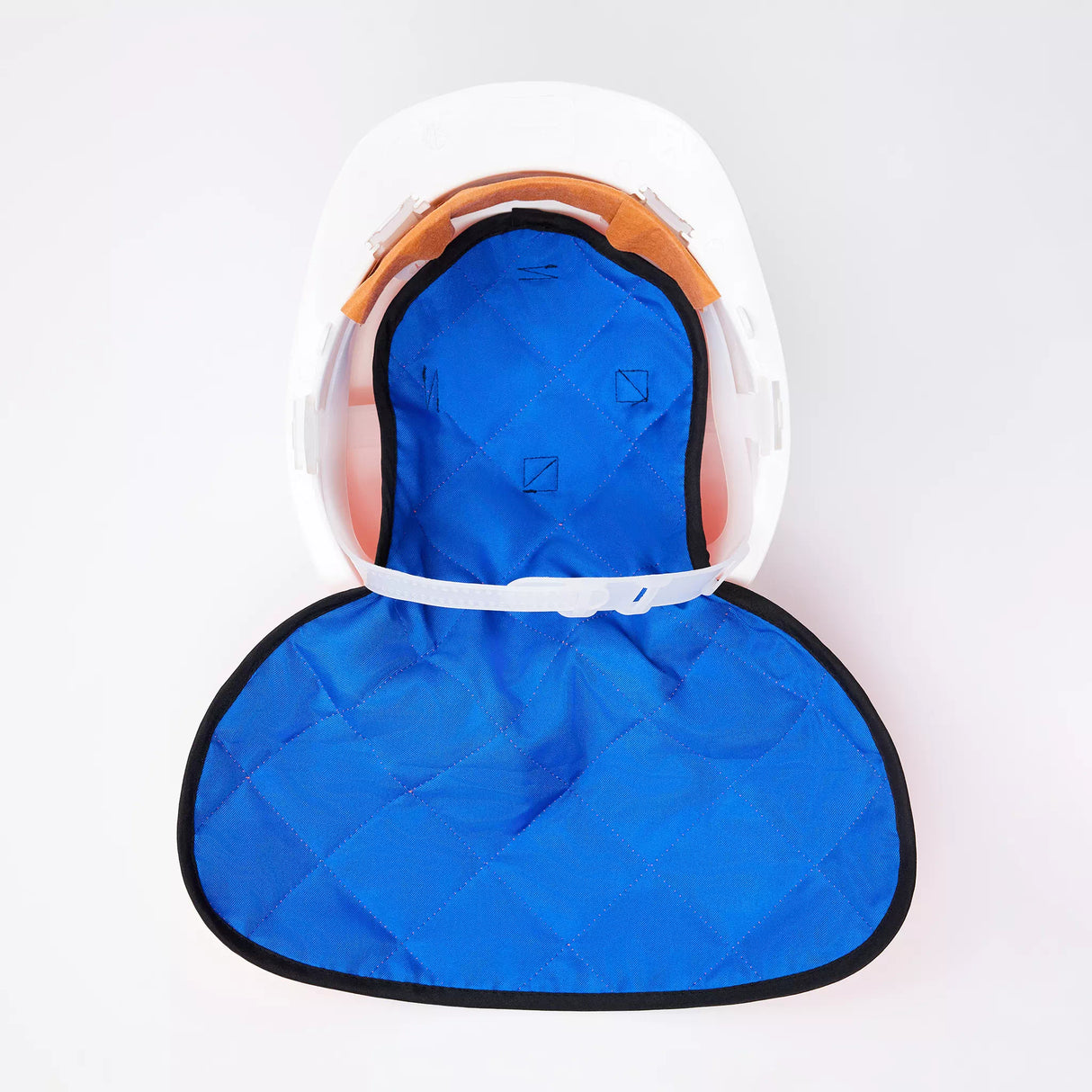 Sous-casque rafraîchissant avec protection nuque