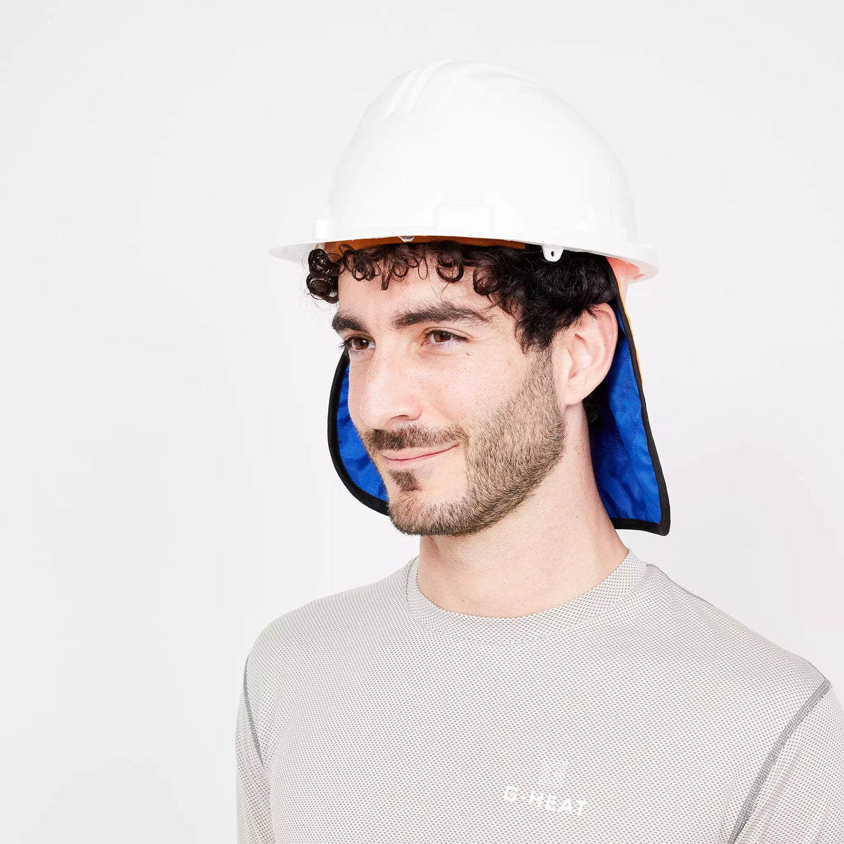 Sous-casque rafraîchissant avec protection nuque